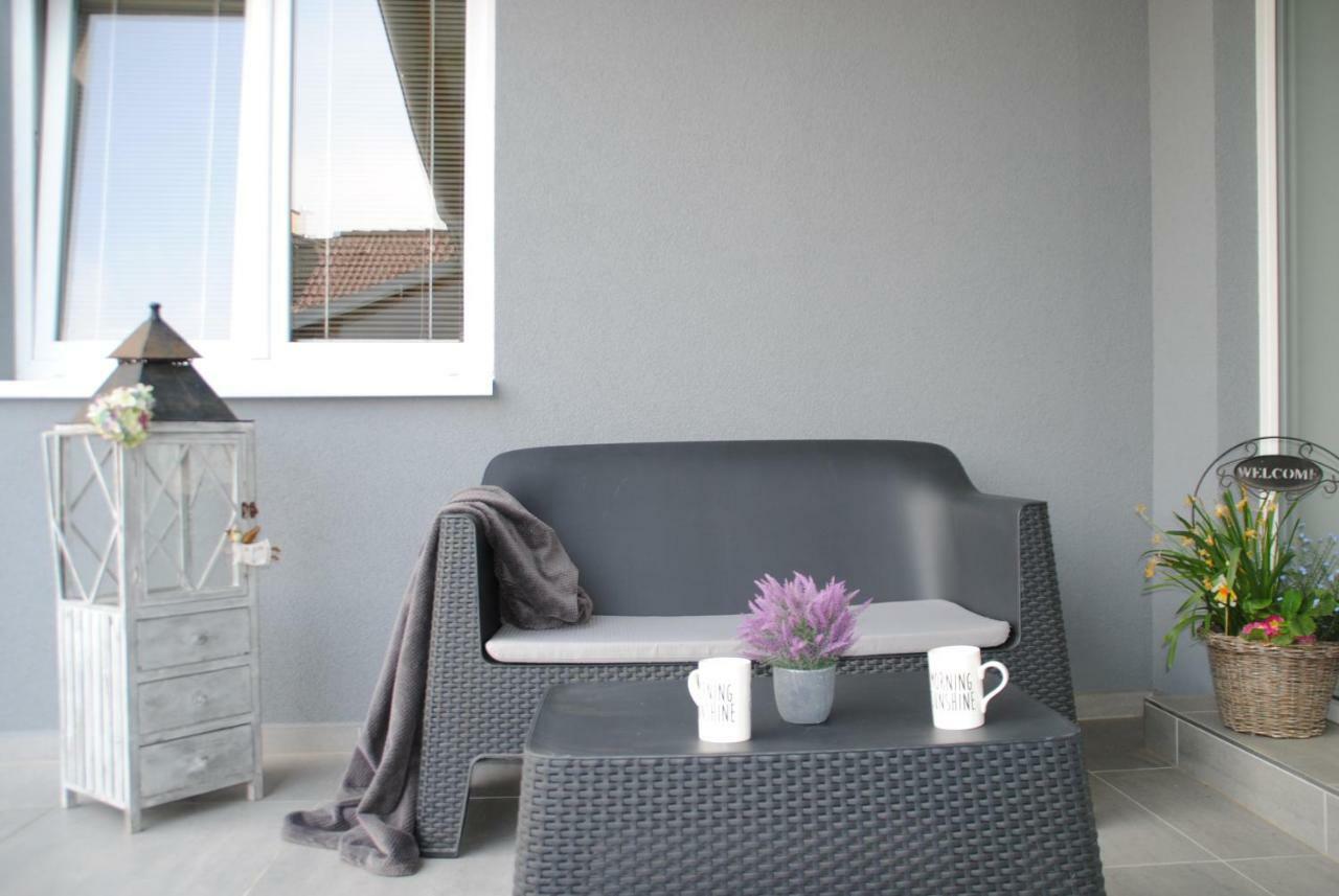 Apartman U Lesa Apartment Ratiskovice Luaran gambar